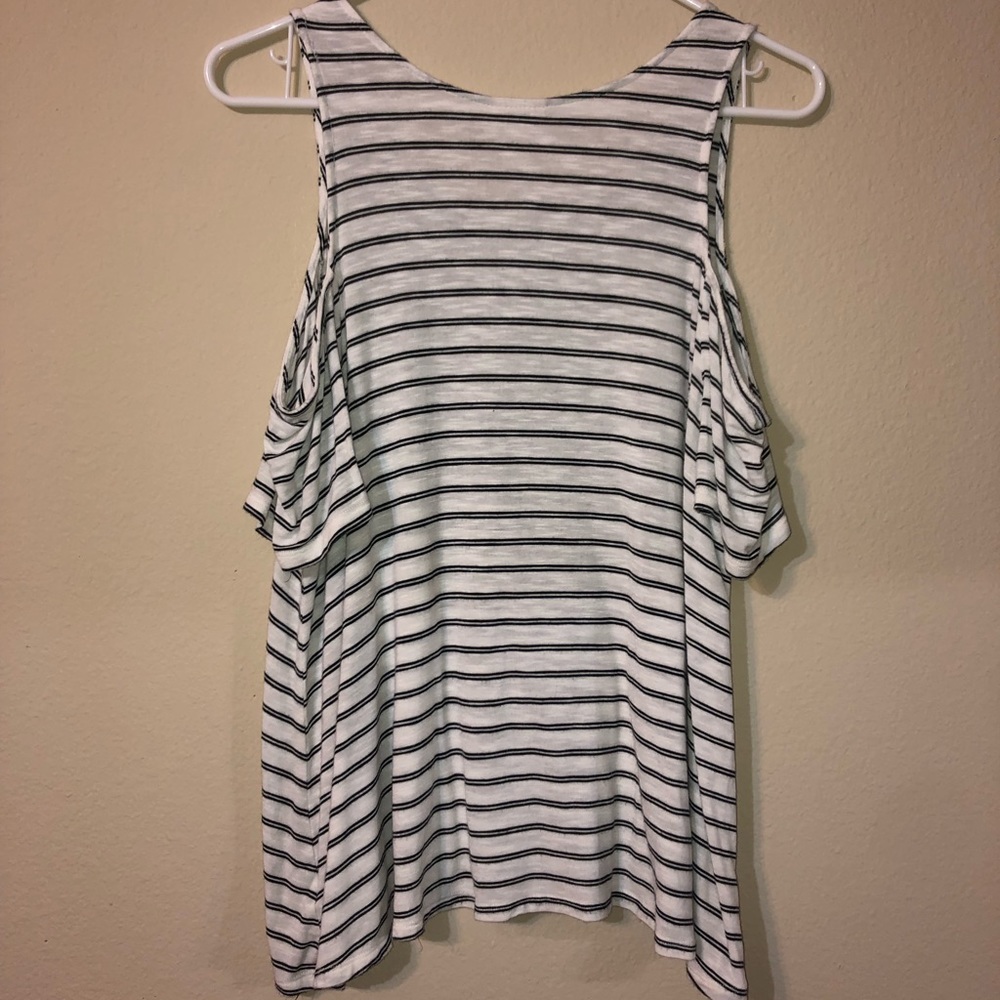 Stripe over the shoulders shirt